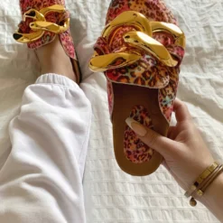 Lorlie BOUNCING BACK CHAIN FLAT MULE