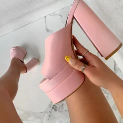 Lorlie WOMENS FALSE REACTIONS PINK PLATFORM HEEL